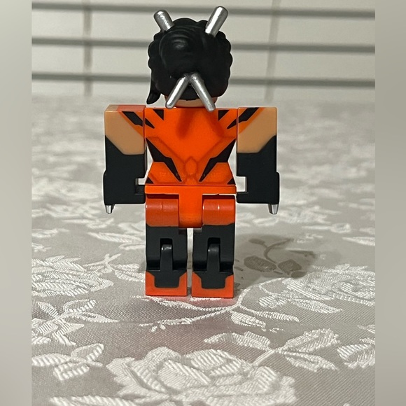 Roblox Classics Series 6 Heroes Of Robloxia Tigris Loose Figure No Code - Picture 3 of 8